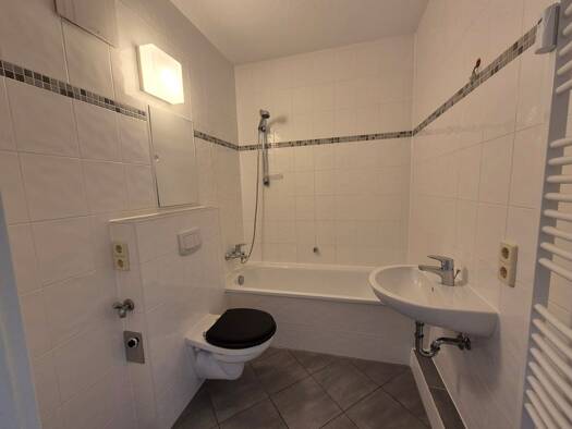 Wohnung zur Miete 300 € 3 Zimmer 55,8 m² 5. Geschoss Auenstraße 36 Suhl 98529