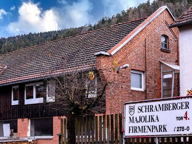 Bürofläche zur Miete provisionsfrei 671 € 122 m² Bürofläche Schiltachstraße 44 Schramberg 78713