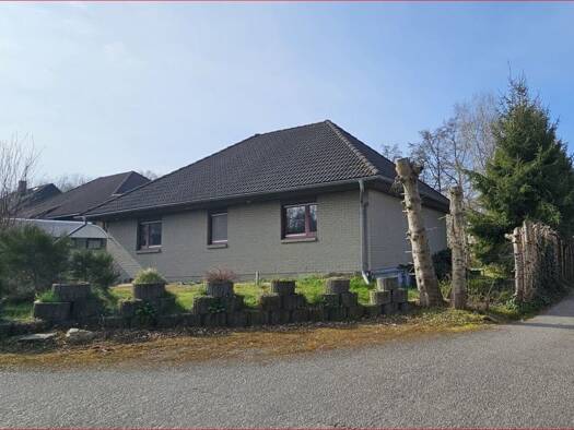 Einfamilienhaus zum Kauf 200.000 € 7 Zimmer 108 m² 1.737 m² Grundstück Am Wasserlauf 3 Oberreichenbach Brand-Erbisdorf 09618