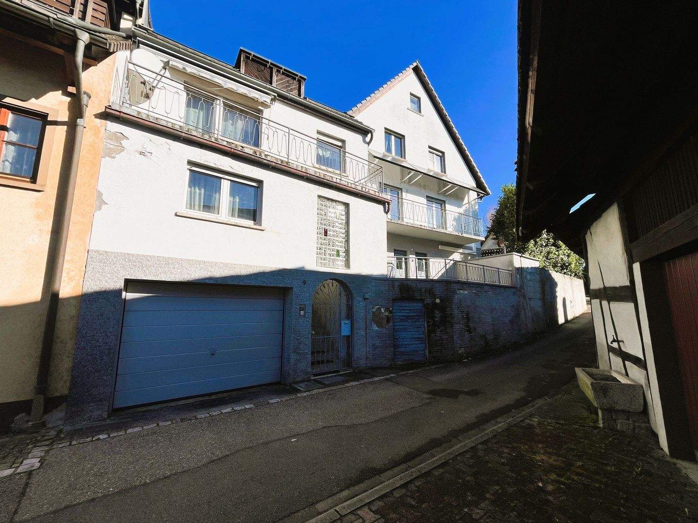 Immobilie in Kandern - Ihr Logenplatz über Kandern-Riedlingen:  Anwesen mit drei Wohnungen, Garten  und Umschwung - Bild 1