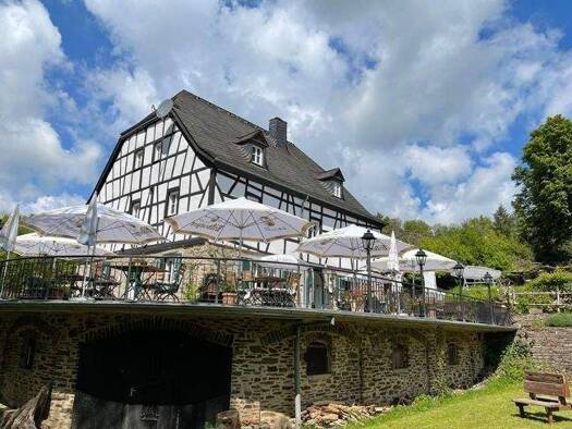 Einfamilienhaus zum Kauf 1.250.000 € 120 m² 9.173 m² Grundstück Roes 56754