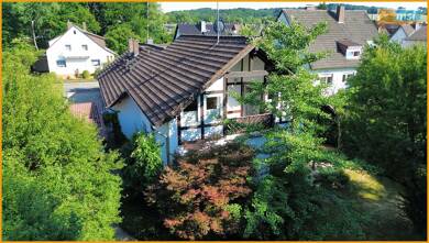 Mehrfamilienhaus zum Kauf provisionsfrei 399.000 € 8 Zimmer 257 m² 1.088 m² Grundstück Neustadt Neustadt (Hessen) 35279
