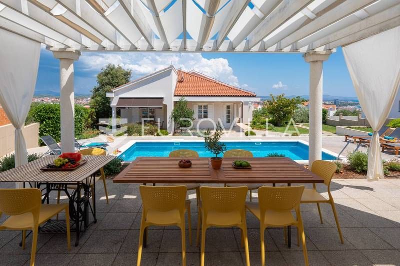 Haus zum Kauf 1.400.000 € 3 Zimmer 400 m²<br/>Wohnfläche Vodice center 22000