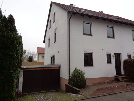 Doppelhaushälfte zur Miete 1.350 € 8 Zimmer 175 m² 265 m² Grundstück frei ab 01.05.2026 Moosweg 43 Burgfarrnbach Fürth 90768