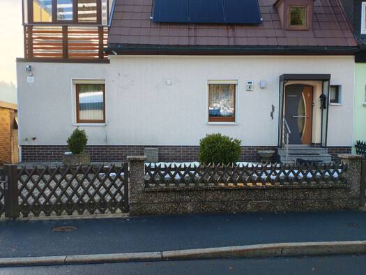 Doppelhaushälfte zum Kauf provisionsfrei 139.000 € 4 Zimmer 134 m² 711 m² Grundstück Tettau 96355