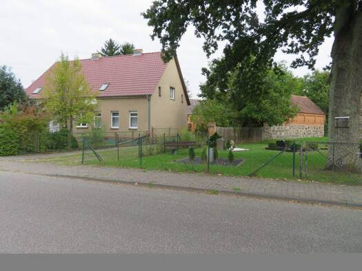 Haus zum Kauf 320.000 € 5 Zimmer 163 m² 17.420 m² Grundstück frei ab sofort Retzower Straße 13 Retzow Lychen 17279