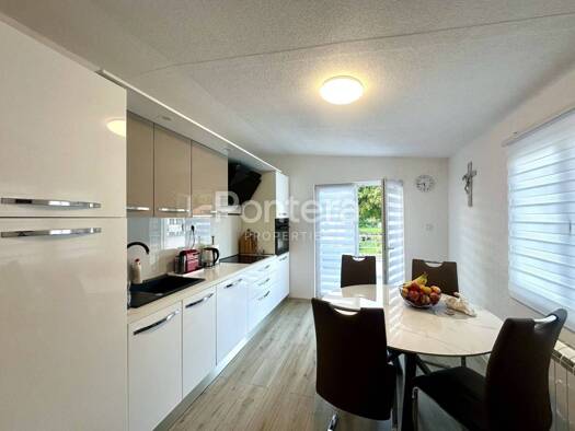 Einfamilienhaus zum Kauf 1.150.000 € 9 Zimmer 205 m² Trinajstići, Kastav Kastav 51215