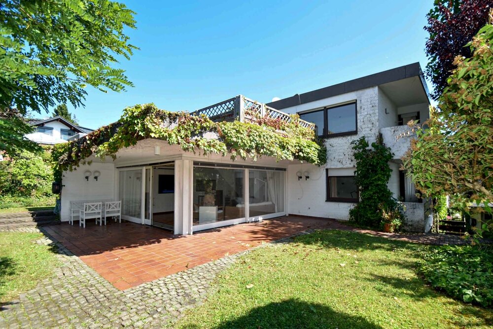 Einfamilienhaus zum Kauf 1.150.000 € 7 Zimmer 226 m²<br/>Wohnfläche 733 m²<br/>Grundstück Friedrichsdorf Friedrichsdorf 61381