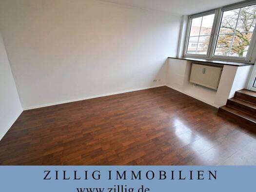 Wohnung zur Miete 470 € 1 Zimmer 30 m² 3. Geschoss frei ab sofort Sankt-Michaels-Platz 0 Neutraubling 93073