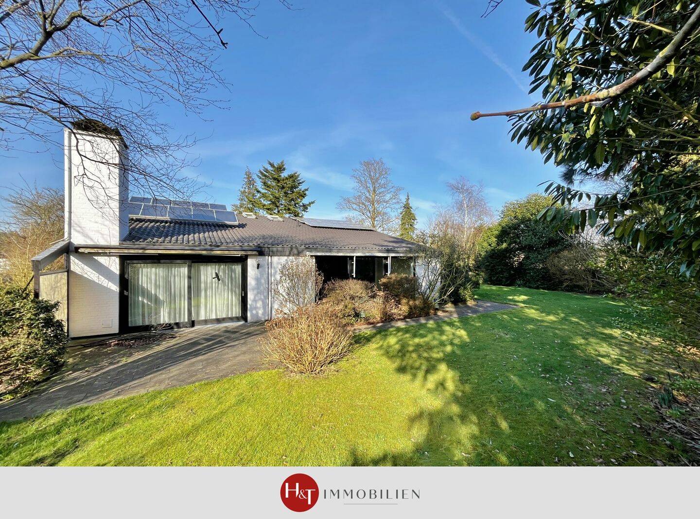 Immobilie in Stuhr - Großzügiger Bungalow mit Pool, Sauna und Doppelgarage! - Bild 0