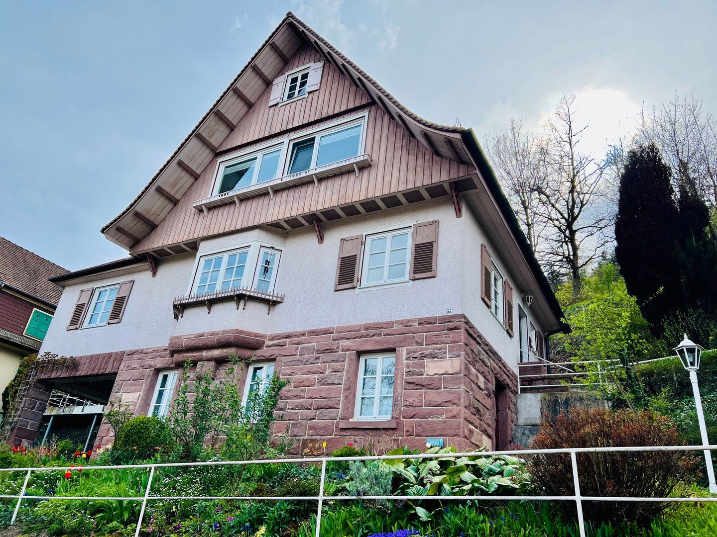 Einfamilienhaus zum Kauf provisionsfrei 480.000 € 8 Zimmer 180 m²<br/>Wohnfläche 673 m²<br/>Grundstück Schillerstr. 22 Kernstadt Calw 75365