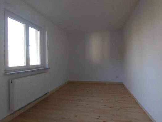 Wohnung zur Miete 350 € 3 Zimmer 60,2 m² 1. Geschoss frei ab sofort Altenburger Straße 52 Meuselwitz 04610