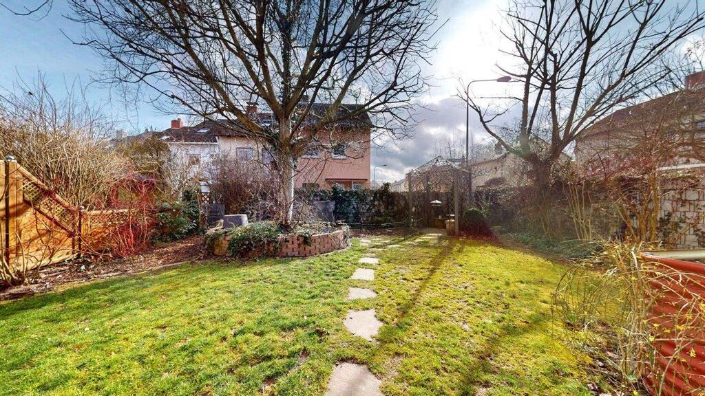 Reihenendhaus zum Kauf 480.000 € 5 Zimmer 119,6 m² 338 m² Grundstück Nieder-Erlenbach Frankfurt am Main 60437