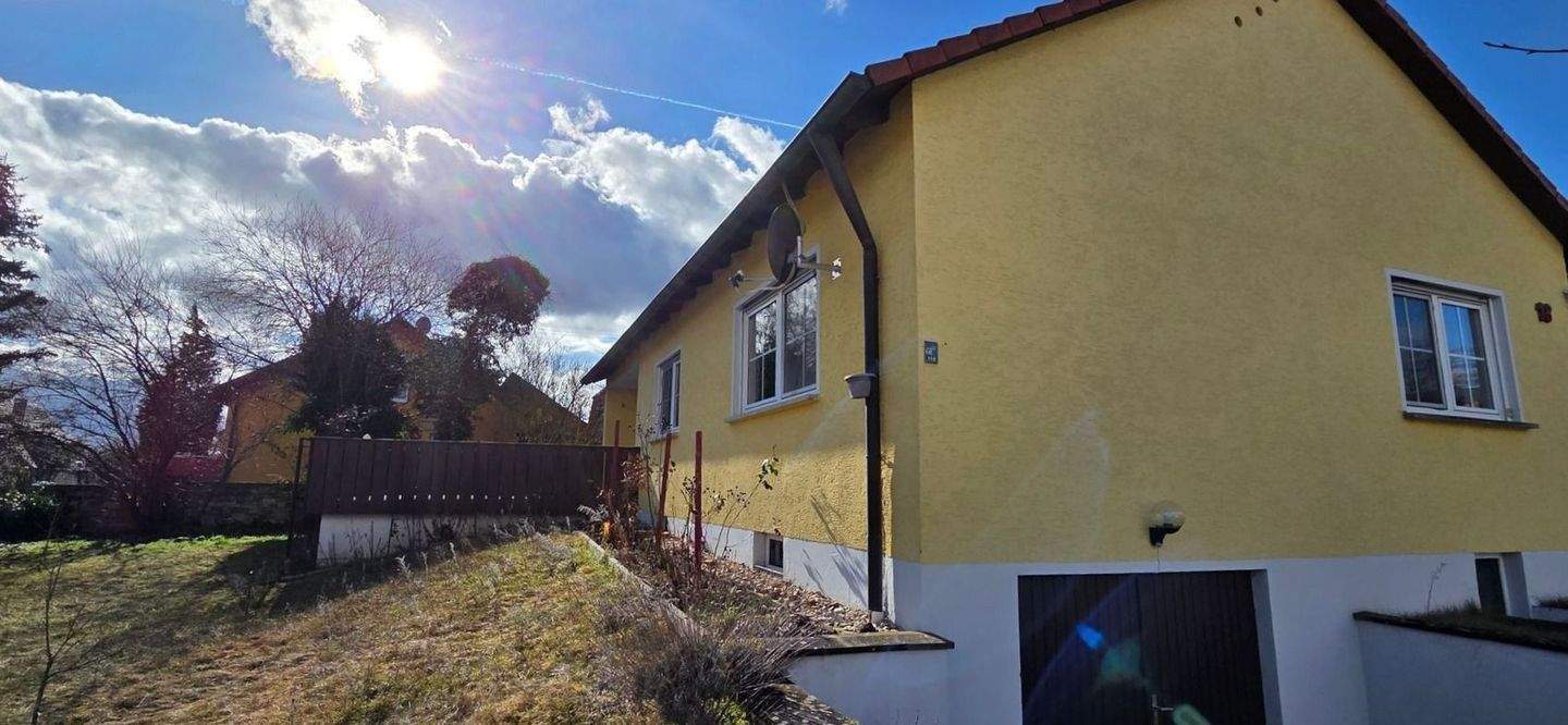 Immobilie in Hallerndorf - ZUHAUSE ANKOMMEN: BUNGALOW IN SCHÖNER ORTSRANDLAGE, IDEAL FÜR NATURLIEBHABER - Bild 3