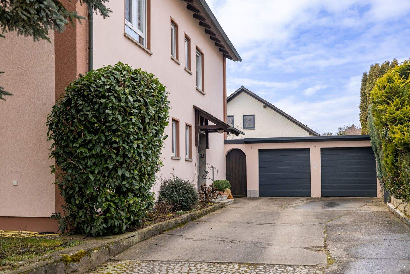 Immobilie in Kürnach - Drei Einheiten - viele Möglichkeiten - Ihr attraktives MFH in begehrter Lage von Kürnach - Bild 2