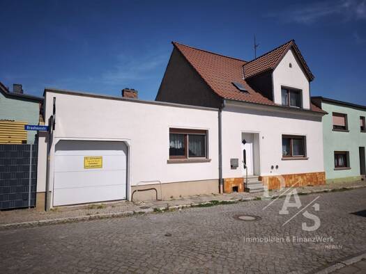 Reihenendhaus zum Kauf 109.000 € 6 Zimmer 140 m² 246 m² Grundstück Barby Barby 39249