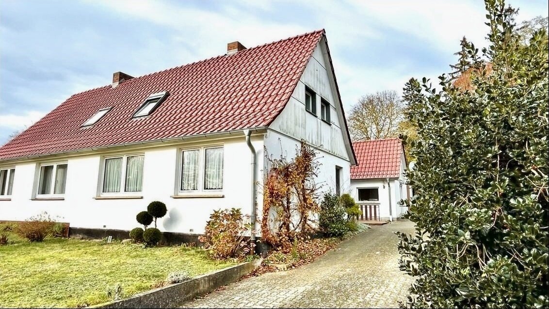 Doppelhaushälfte zum Kauf 160.000 € 4 Zimmer 90 m²<br/>Wohnfläche 1.158 m²<br/>Grundstück Putbus Putbus 18581