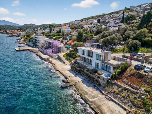 Villa zum Kauf 2.000.000 € 350 m² 427 m² Grundstück CJ6W+C4X  Krasici  Montenegro Krasici