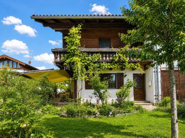 Doppelhaushälfte zum Kauf 640.000 € 8 Zimmer 251,1 m² 553 m² Grundstück Halfing Halfing 83128