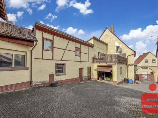 Mehrfamilienhaus zum Kauf 299.000 € 7 Zimmer 201 m² 1.101 m² Grundstück Hohenfeld Kitzingen 97318