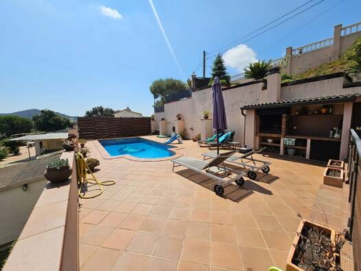 Haus zum Kauf 495.000 € 282 m² 2.126 m² Grundstück Sant Cebrià de Vallalta 08396