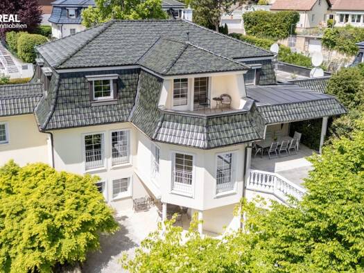 Haus zum Kauf 2.150.000 € 7 Zimmer 241 m² 1.645 m² Grundstück Baden 2500