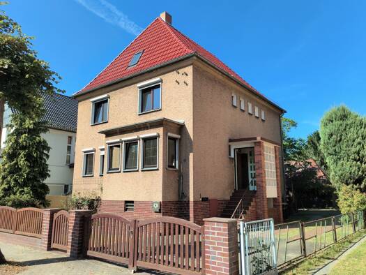 Haus zum Kauf 265.000 € 7 Zimmer 211 m² 770 m² Grundstück frei ab sofort Riesaer Str. 24 Bad Liebenwerda 04924