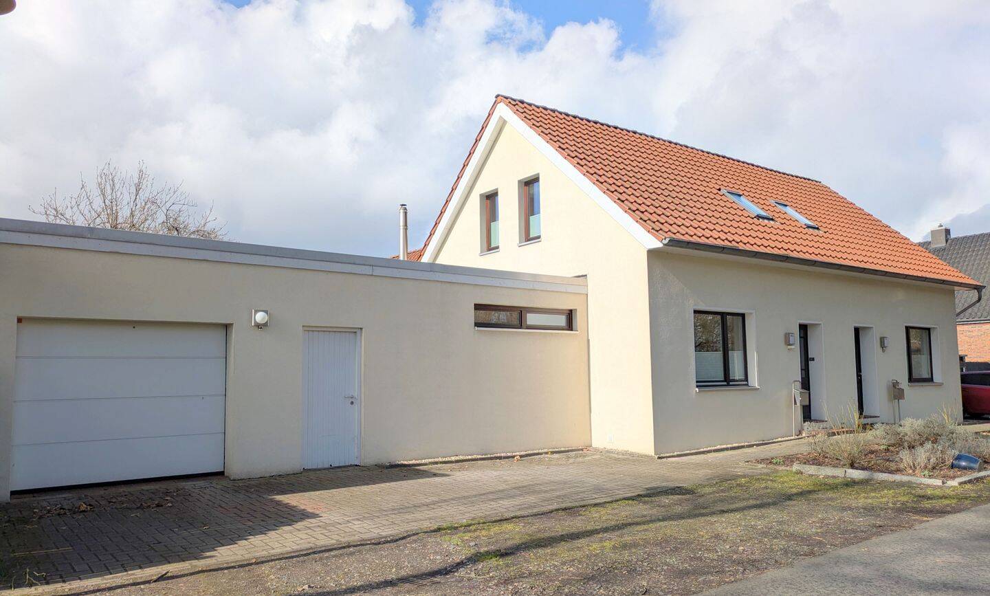 Immobilie in Oldenburg - Großzügiges WOHNEN auf 190 qm plus 50 qm Einliegerwohnung ! - Bild 0