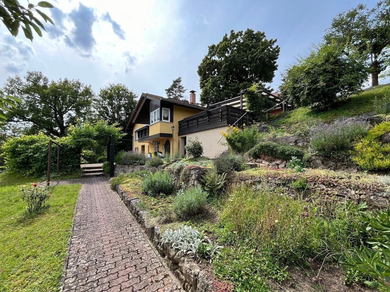 Einfamilienhaus zum Kauf 695.000 € 7 Zimmer 155 m²<br/>Wohnfläche 2.131 m²<br/>Grundstück Nord II Jena 07743