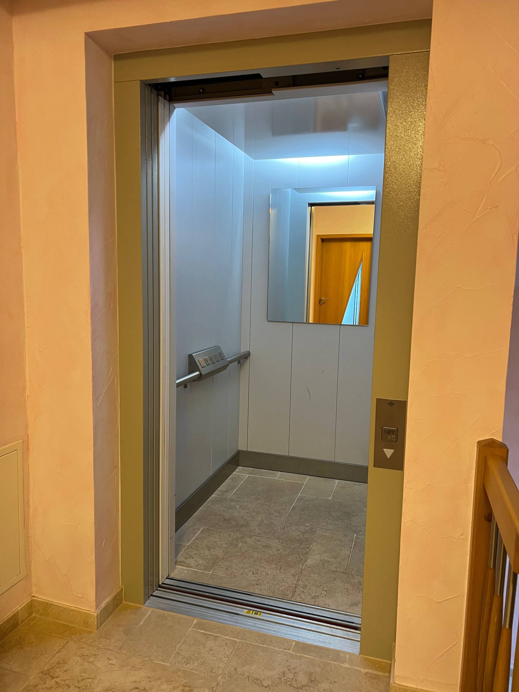 luxuriöses Einfamilienhaus mit 400 qm Wohn- und Nutzfläche - komplett barrierefrei / neuwertig - Fahrstuhl über alle Etagen – Ruhla – Vorschaubild 12
