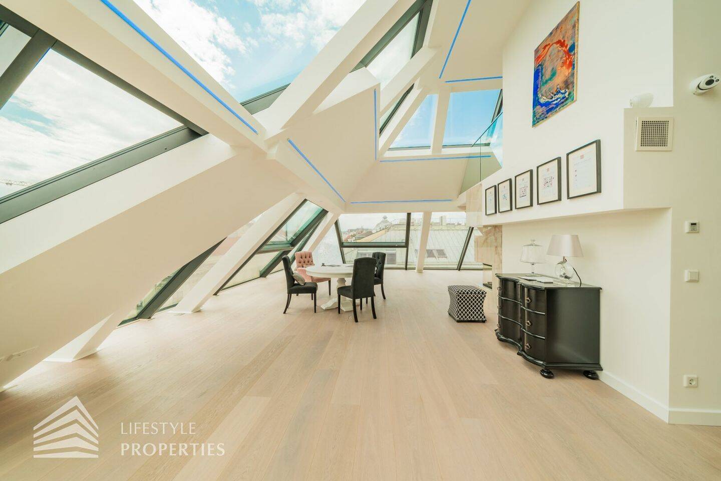 Apartament 5 camere, 329 m²
