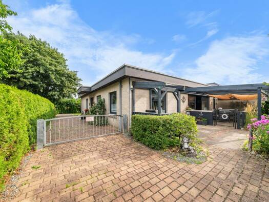 Bungalow zum Kauf 439.000 € 4 Zimmer 138,4 m² 865 m² Grundstück Bad Bramstedt 24576