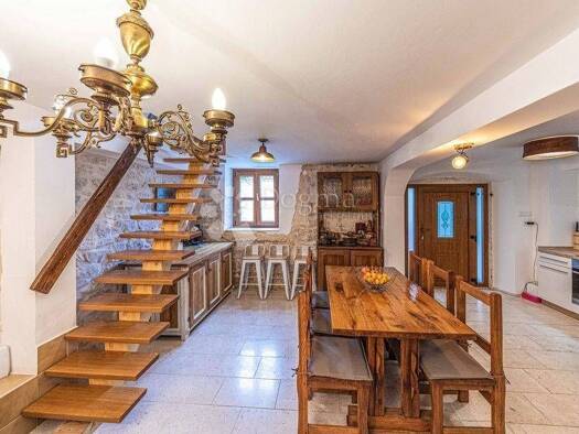 Mehrfamilienhaus zum Kauf 570.000 € 3 Zimmer 123 m² Okrug Gornji, Okrug Donji Okrug 21223