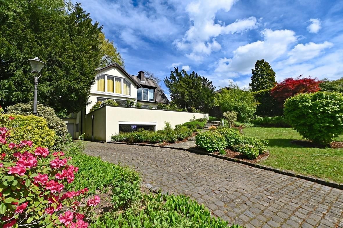 Einfamilienhaus zum Kauf 849.000 € 5 Zimmer 245 m²<br/>Wohnfläche 1.173 m²<br/>Grundstück Isenbügel Heiligenhaus 42579