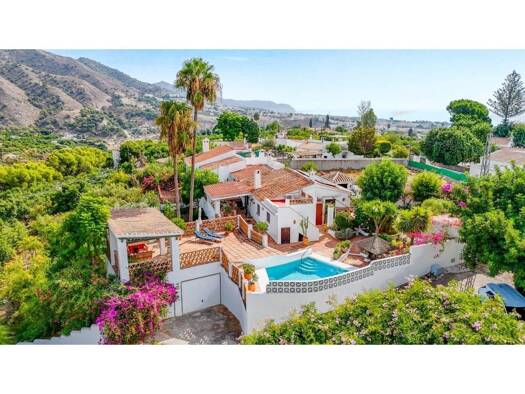 Chalet zum Kauf 895.000 € 4 Zimmer 246 m² 2.712 m² Grundstück Nerja 29780