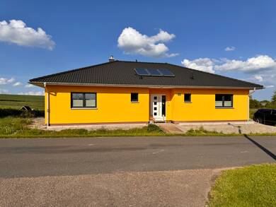 Bungalow zum Kauf 380.000 € 5 Zimmer 164,7 m² 1.142 m² Grundstück Großvargula 99958