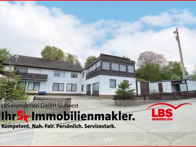 Einfamilienhaus zum Kauf 290.000 € 9 Zimmer 297 m² 3.030 m² Grundstück frei ab sofort Schwenningen 72477