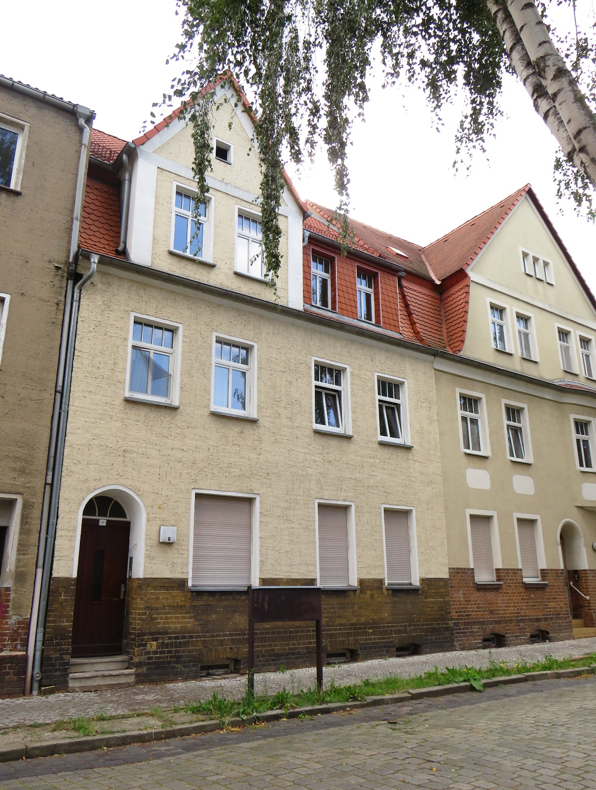 Mehrfamilienhaus zum Kauf provisionsfrei als Kapitalanlage geeignet 76.000 € 176,8 m²<br/>Wohnfläche 323 m²<br/>Grundstück Raguhner Straße 8 Bitterfeld Bitterfeld-Wolfen 06749