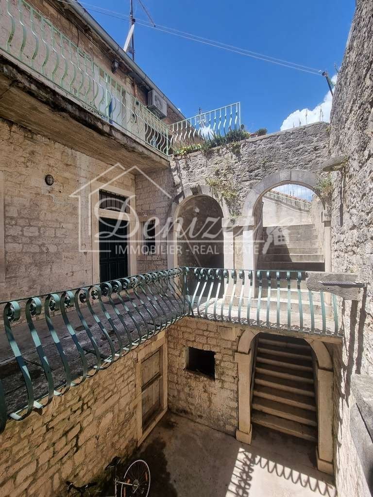 Haus zum Kauf 540.000 € 6 Zimmer 231 m²<br/>Wohnfläche Mornarska ulica, Trogir Hrvatska, 21220 Trogir center