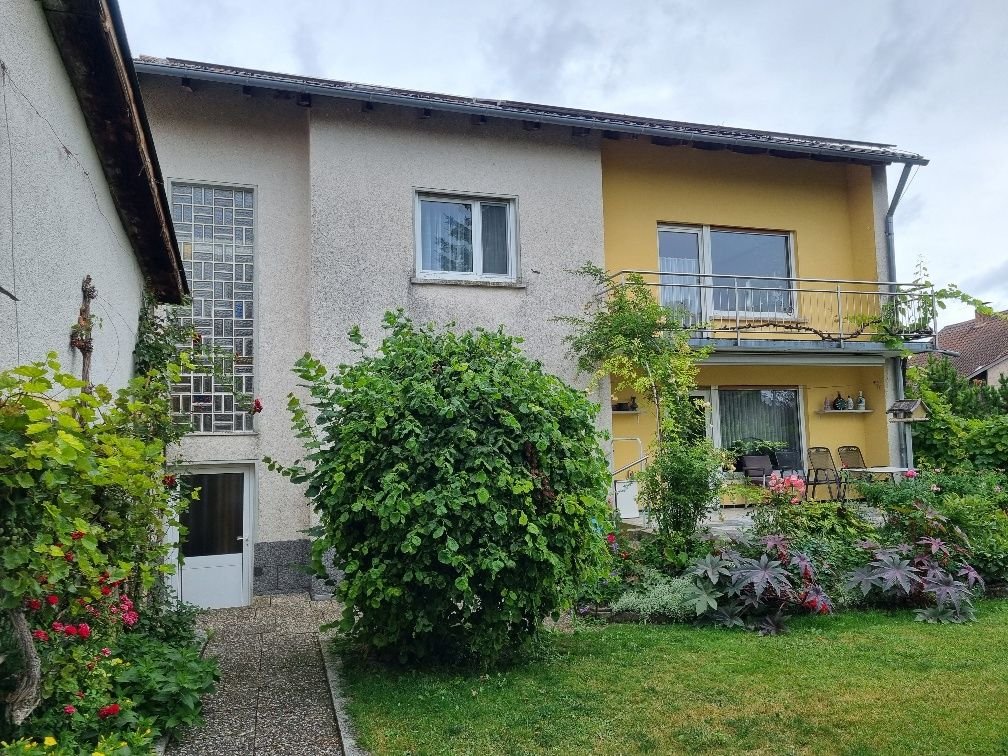 Mehrfamilienhaus zur Miete 1.200 € 8 Zimmer 220,7 m²<br/>Wohnfläche 870 m²<br/>Grundstück ab sofort<br/>Verfügbarkeit Krassolzheim 55 Krassolzheim Sugenheim 91484