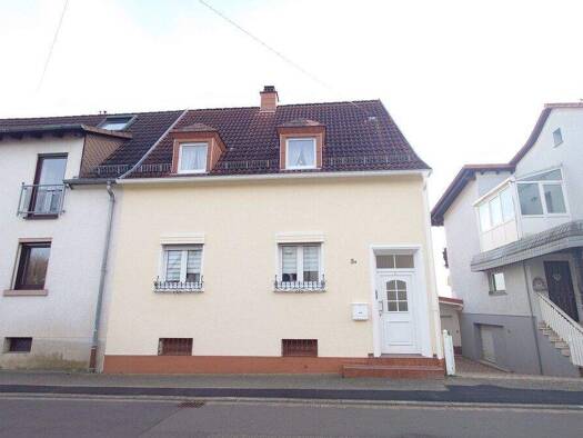 Doppelhaushälfte zum Kauf 135.000 € 5 Zimmer 81 m² 399 m² Grundstück Fehrbach Pirmasens / Fehrbach 66954