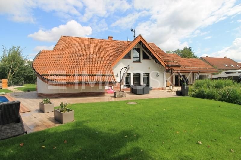 Villa zum Kauf 1.500.000 € 7 Zimmer 390 m²<br/>Wohnfläche 1.780 m²<br/>Grundstück Hünhan Burghaun 36151