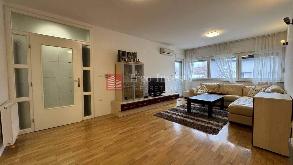 Wohnung zur Miete 850 € 4 Zimmer 84 m² 1. Geschoss Centar, Slavonski Brod Slavonski Brod