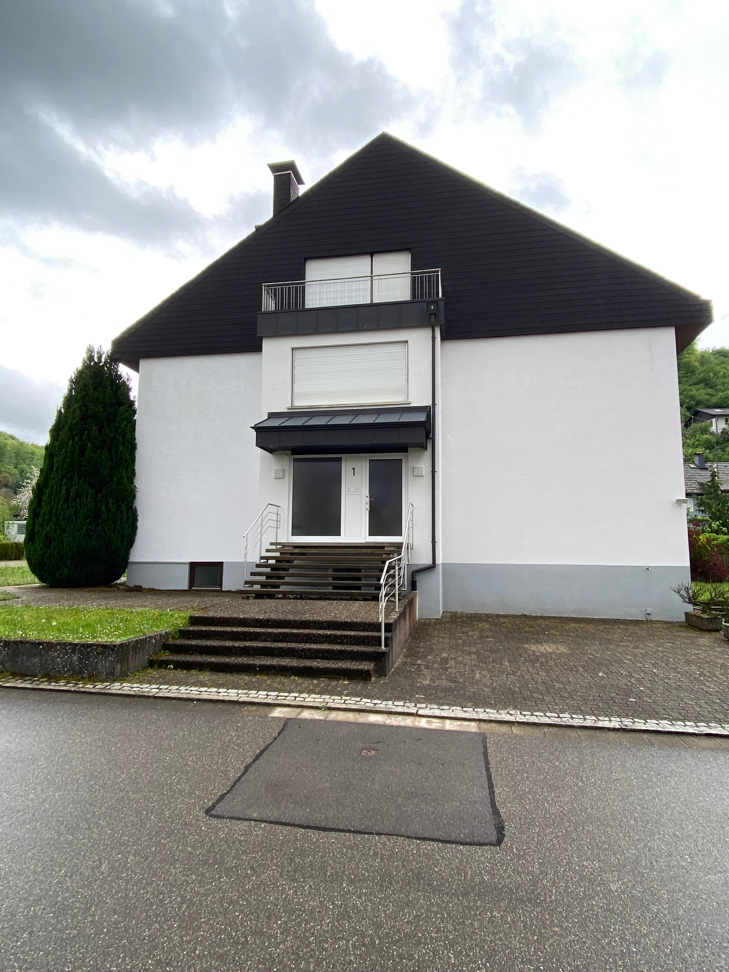 Mehrfamilienhaus zum Kauf 1.100.000 € 16 Zimmer 417,4 m²<br/>Wohnfläche 648 m²<br/>Grundstück ab sofort<br/>Verfügbarkeit Maulburg 79689