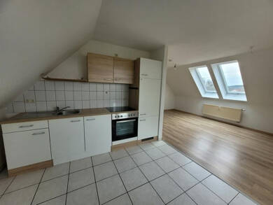 Wohnung zum Kauf 48.000 € 1 Zimmer 34,8 m² Dachgeschoss, 4. Geschoss frei ab sofort Eisfeld Eisfeld 98673
