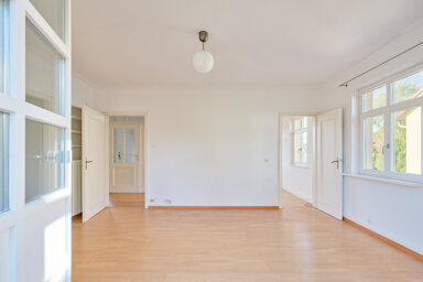 Einfamilienhaus zum Kauf 768.000 € 9 Zimmer 192 m² 399 m² Grundstück Schorndorf - Innenstadt Schorndorf 73614