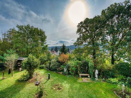Immobilie in Vöcklabruck - Villa zum Kauf - Vöcklabruck - 599.000 € - 10 Zimmer, 295 m², 1.013 m² Grundstück - Bild 1