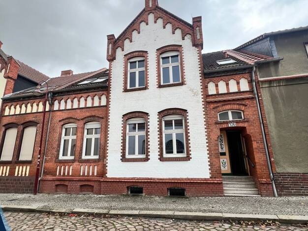 Reihenmittelhaus zum Kauf 215.000 € 9 Zimmer 270 m² 337 m² Grundstück Tangermünde 39590