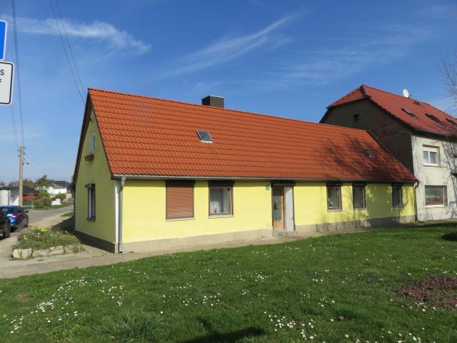 Reihenendhaus zum Kauf 48.000 € 6 Zimmer 133 m²<br/>Wohnfläche 707 m²<br/>Grundstück Hecklingen Hecklingen 39444