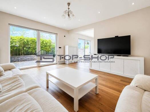 Haus zur Miete 3.300 € 6 Zimmer 323 m² Blato